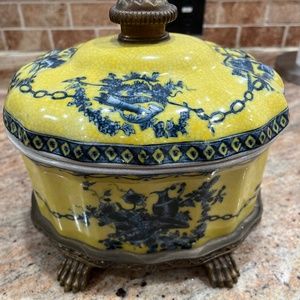 Castilian Imports Ceramic Pot